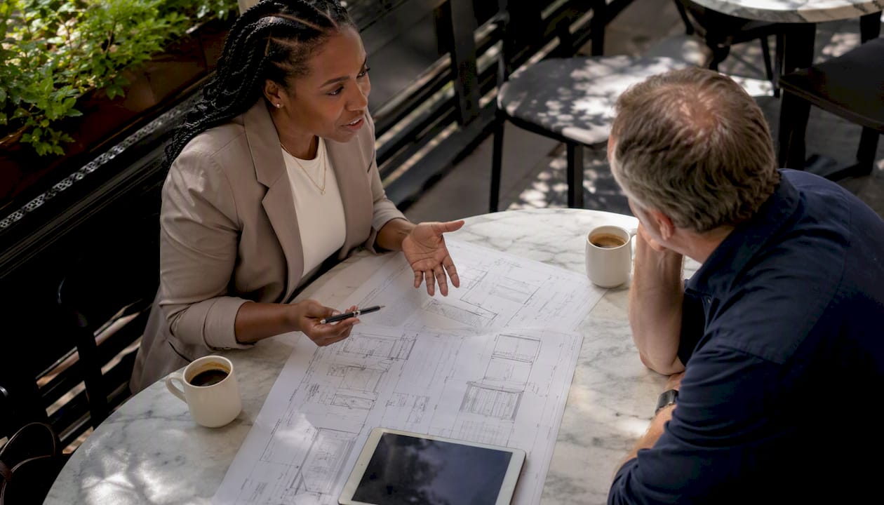 Consultant meeting developer in office
