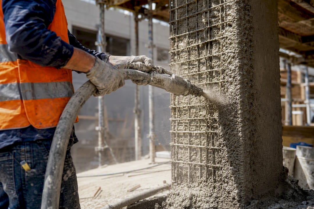 Applying concrete jacketing to structural column