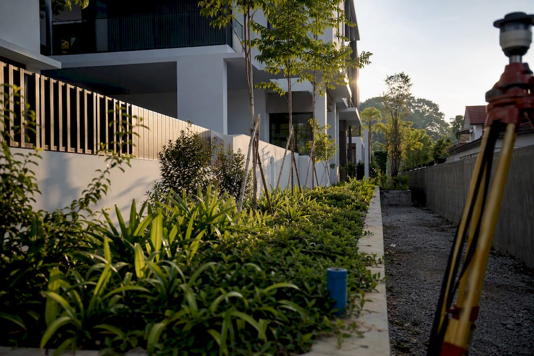 Residential building beside landscaped boundary setback
